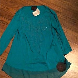 New woman’s shirt size med very comfortable